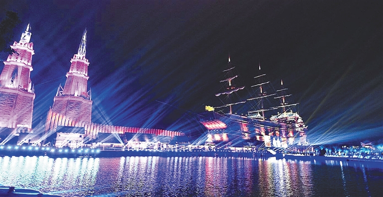 夜晚的海口长影环球100奇幻乐园灯光璀璨.jpg