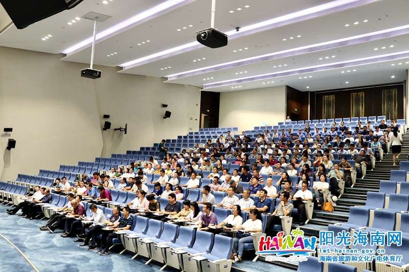 6月21日，旅文厅处级以上干部到中国（海南）南海博物馆现场体验学习。 黄涛 摄