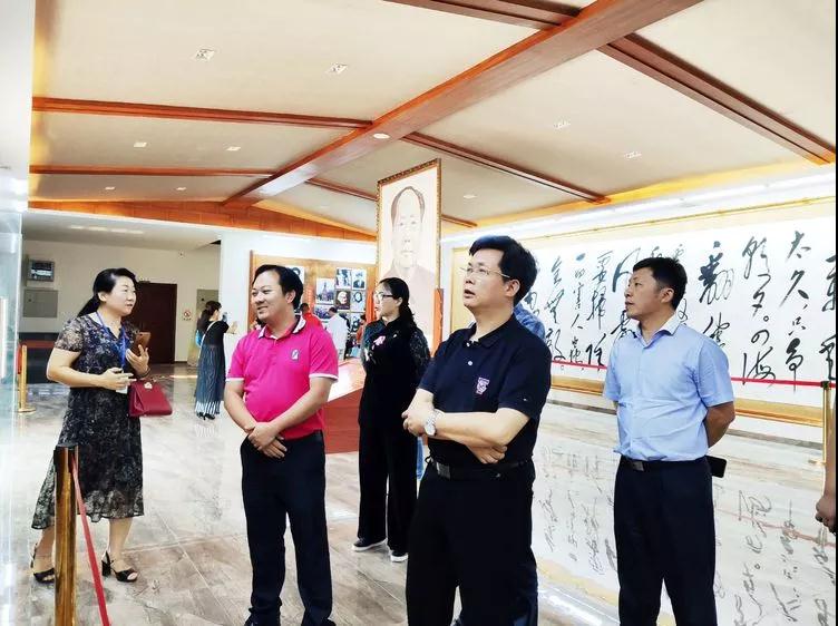 调研组了解毛公山景区相关信息.jpg