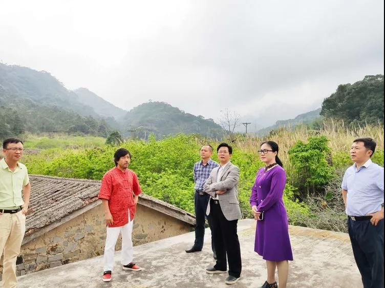 调研组走访尖峰养生一号旅游重点项目选址.jpg