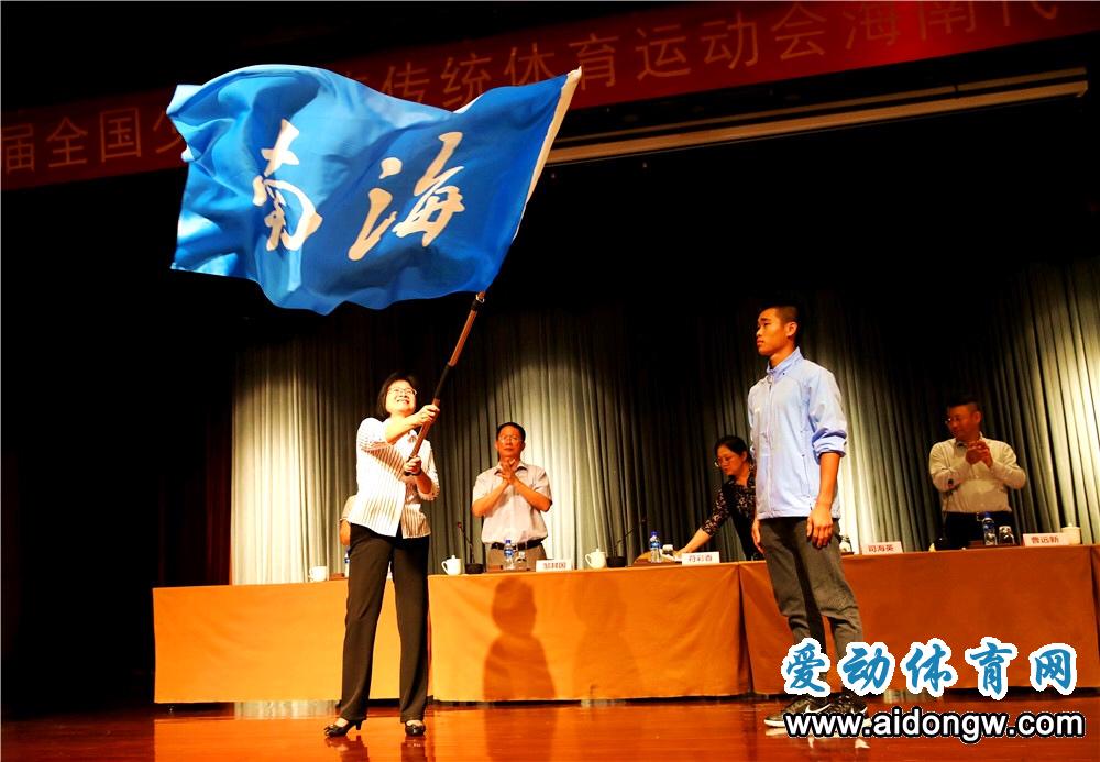 授旗仪式.jpg