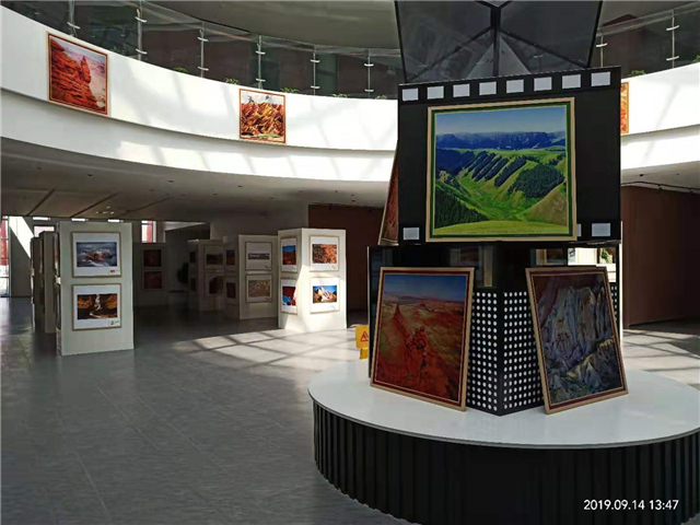 摄影艺术博物馆开展了“中华之美”全国丹霞地貌主题摄影展_副本.jpg