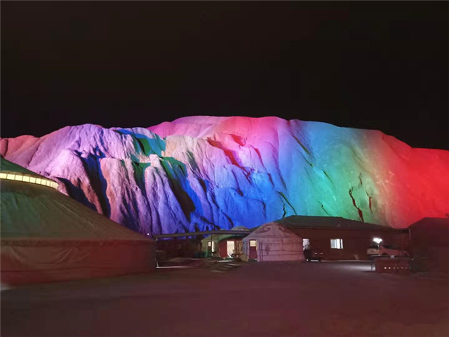 靠山大营自驾游营地开展的“入住靠山大营.夜观七彩丹霞”项目_副本.jpg