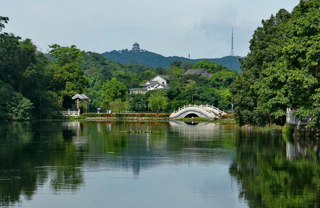 国际小姐游西湖 古典美大赏艳惊游客