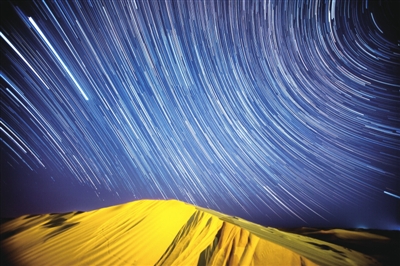 沙坡头观星(图刘普顺) 沙坡头观星(图刘普顺)