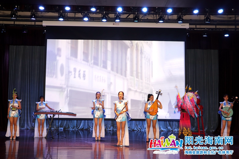 推介会上，极具海南特色的文艺表演。黄涛 摄