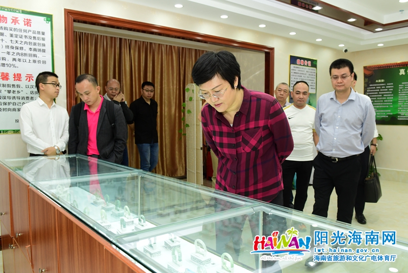 孙颖在航天现代城了解玉品轩珠宝价格