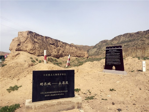 戈壁明珠汉、明长城_副本.jpg