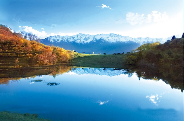 5舟曲4A级拉尕山风景区风光。拉尕神湖。翟荣生摄 - 副本.jpg