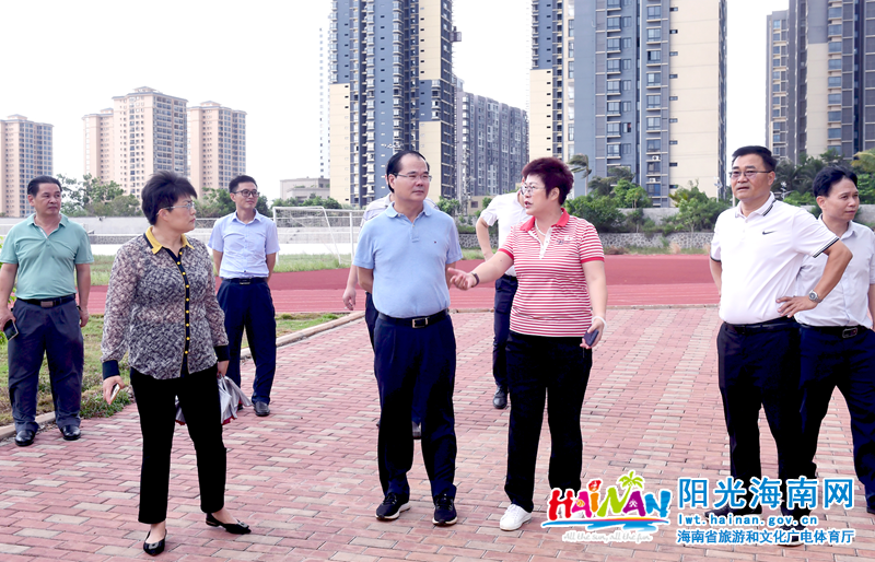 林光强在临高县体育公园调研