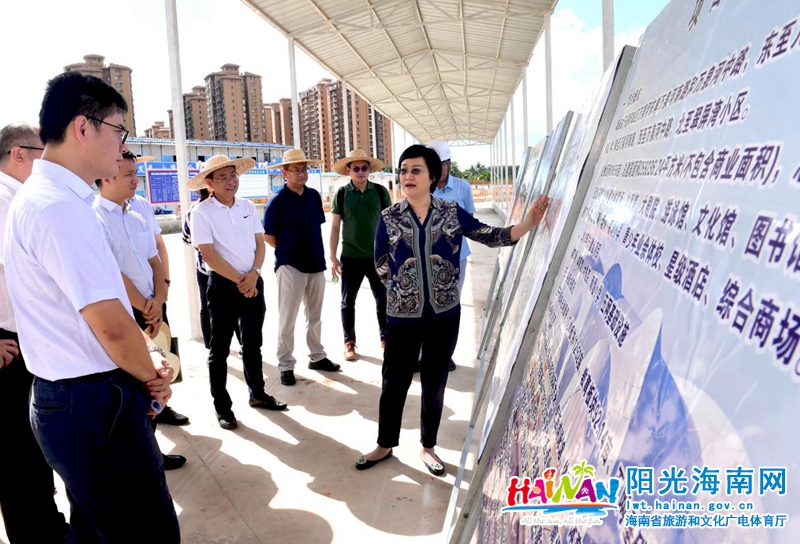 孙颖在琼海市文化体育中心调研，听取有关负责人对项目建设情况的介绍。.jpg