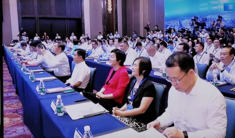 6月13日，海南自由贸易港首次项目集中签约活动在海口举行。