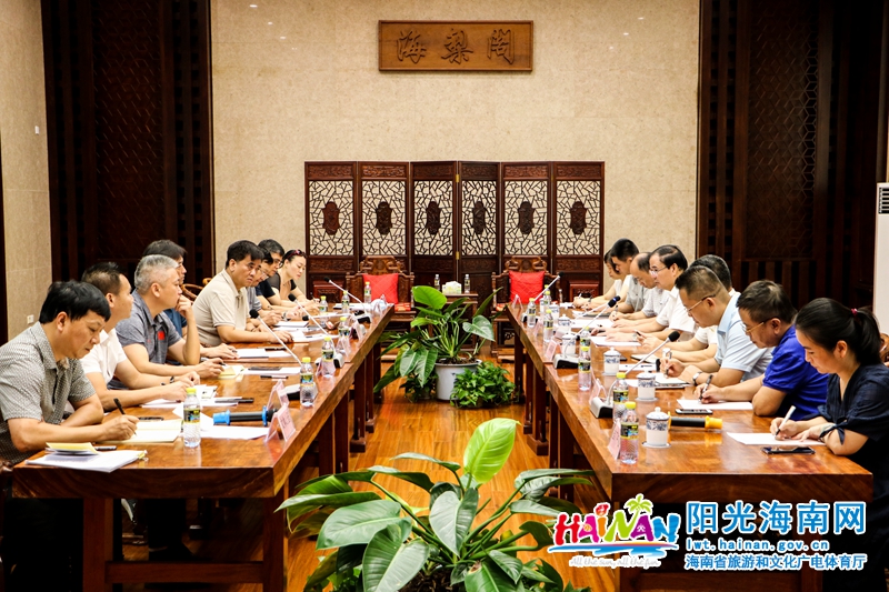 7月17日上午，省旅文厅党组书记林光强在省博物馆对厅直属单位“一把手”进行集体廉政谈话。