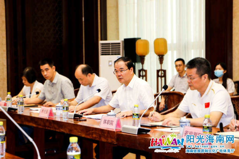 7月17日上午，省旅文厅党组书记林光强在省博物馆对厅直属单位“一把手”进行集体廉政谈话。