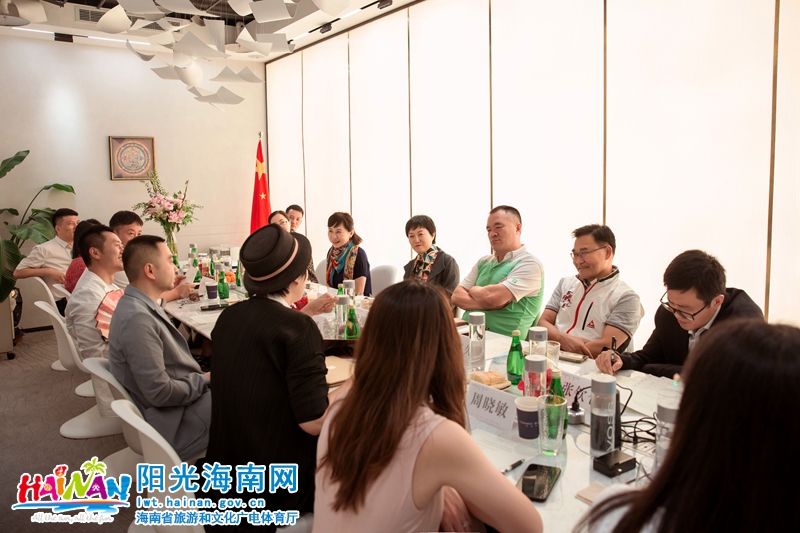 与宇乐乐影视文化公司座谈。.jpg