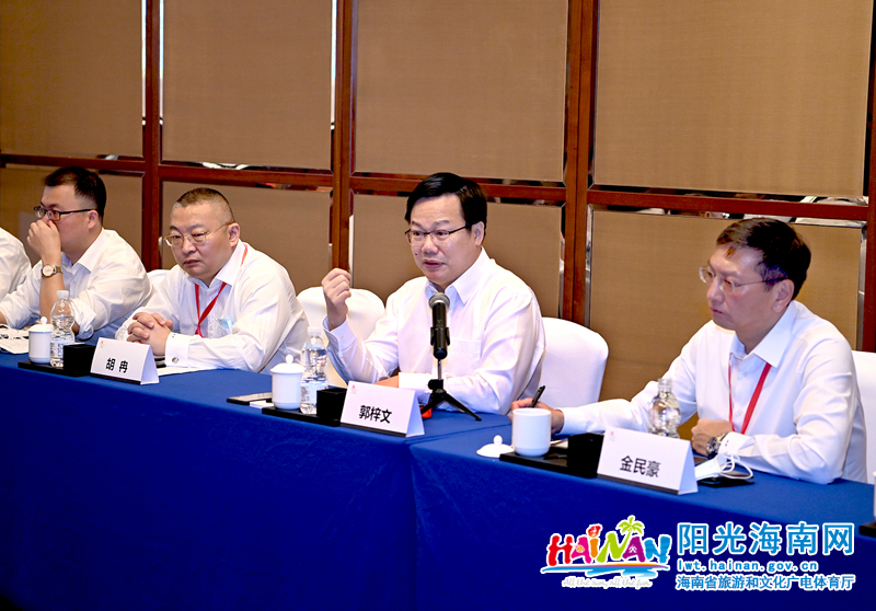 座谈会现场，郭梓文与金民豪分别就中国奥园集团的公司构成、发展历程、国内大型主题公园建造实例以及“博鳌奥园南海传奇旅游度假区项目”进行详细介绍。
